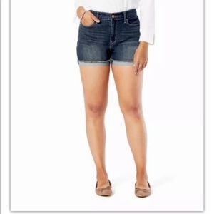 BNWT Signature Levi Strauss High Rise Jean Shorts 18